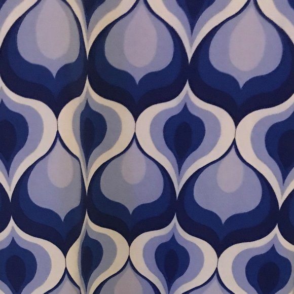 Susan Graver tunic, 1X, blue and white geometric print, longer on right side. - Picture 4 of 8